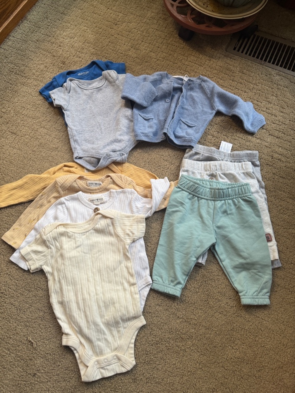 Baby bundleAssorted Baby Bodysuits & Pants Set - Blue, Cream, Yellow, Gray, Mint